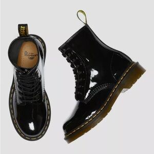 DR. MARTENS 1460 WOMEN'S PATENT LEATHER LACE UP BOOTS